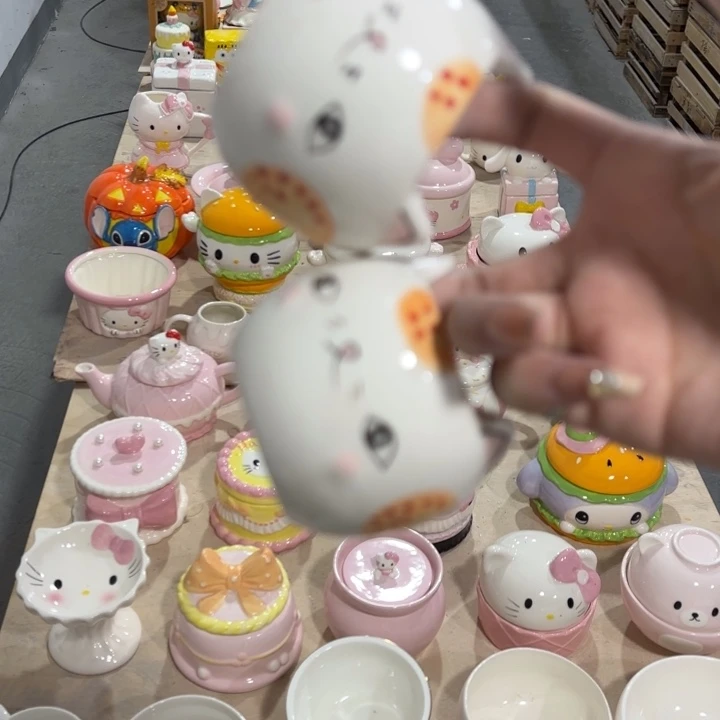 紫砂在外面吃了饭在回你电话