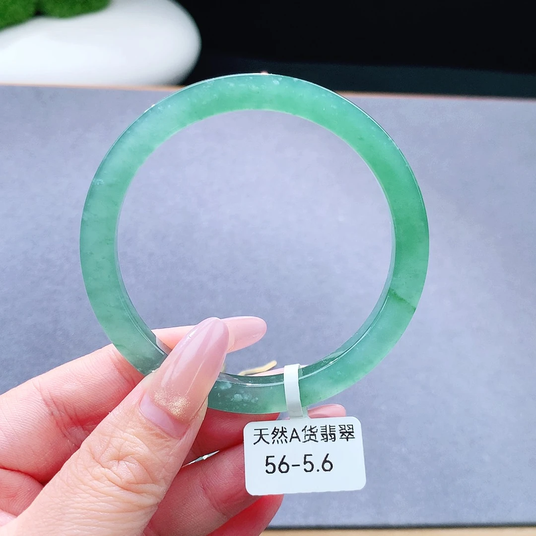 未镶嵌手镯（圆镯）翡翠