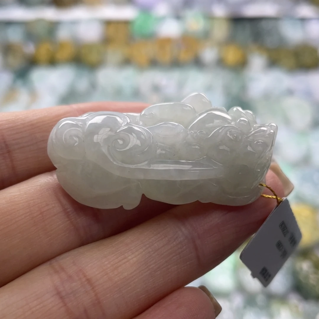 翡翠未镶嵌颈饰貔貅