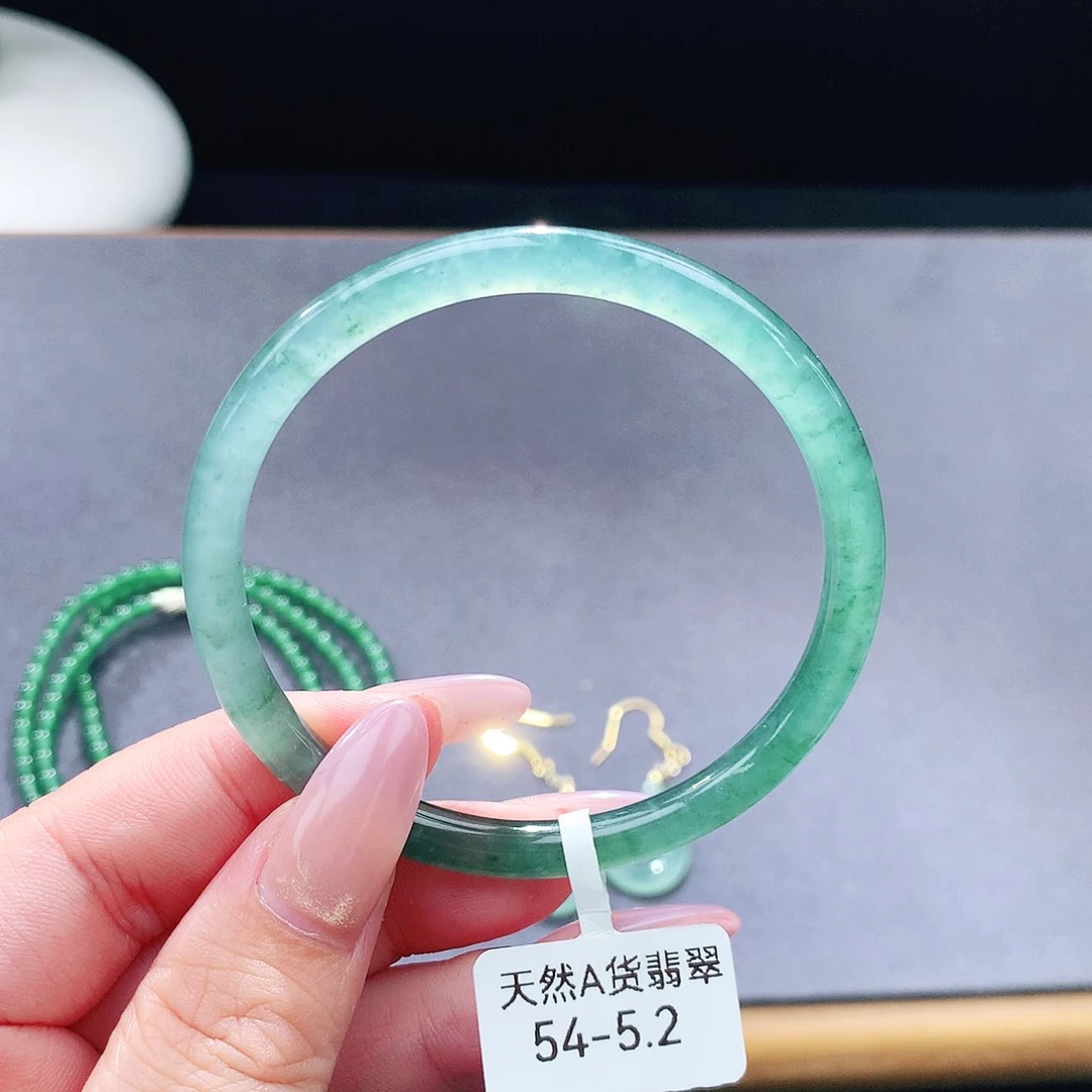 未镶嵌手镯（圆镯）翡翠
