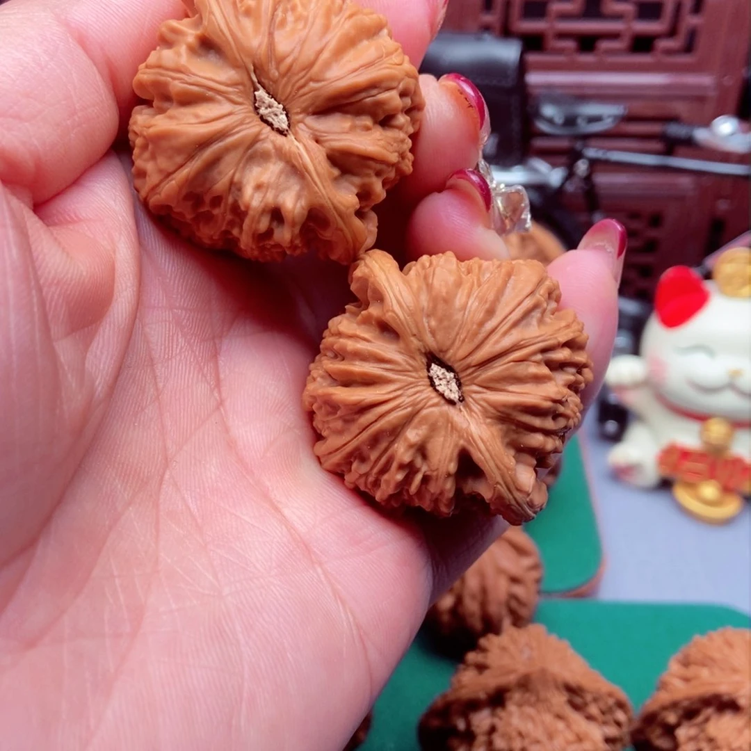 文玩核桃吊坠白狮41已打底