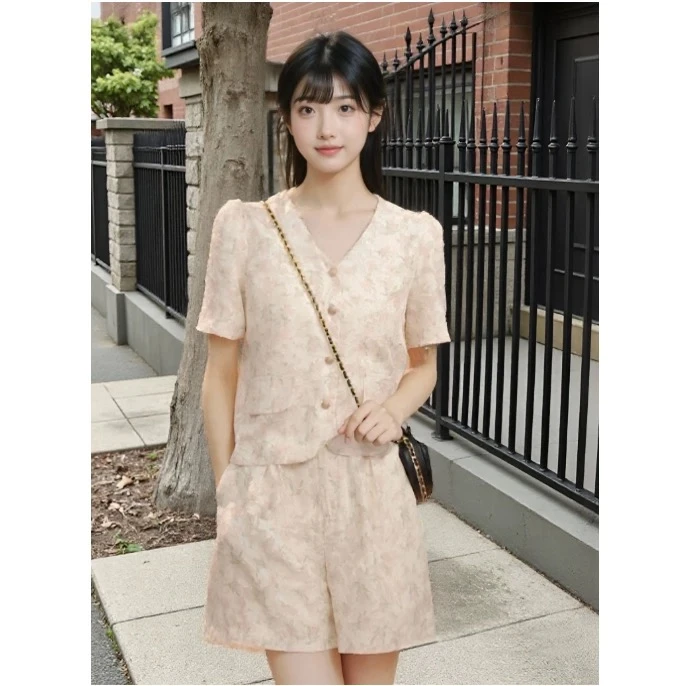 140 2025夏季女款显瘦品牌系列