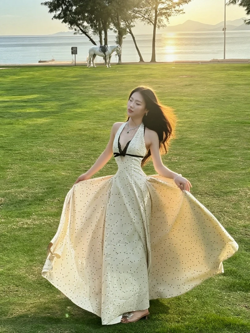 黛娜【法式优雅】性感深v波点挂脖露背连衣裙女重工高级气质长裙礼