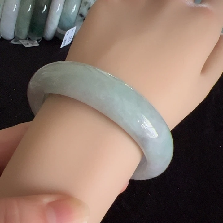 翡翠未镶嵌手镯编号57532圈口60.5