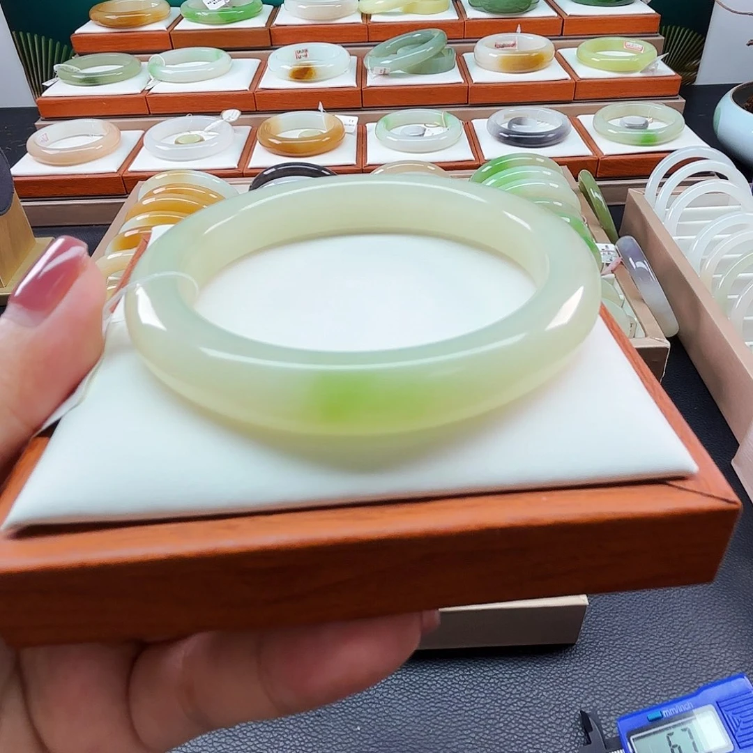 未镶嵌手镯和田玉60