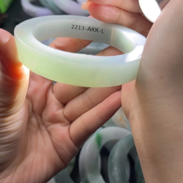 定制翡翠未镶嵌翡翠手镯