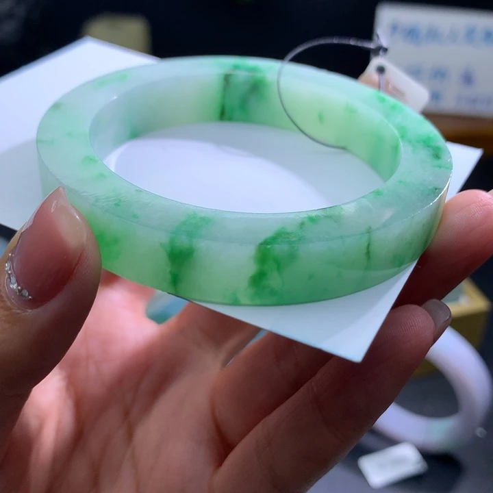 定制翡翠未镶嵌翡翠手镯