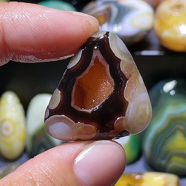 玛瑙/玉髓未镶嵌珠宝奇石