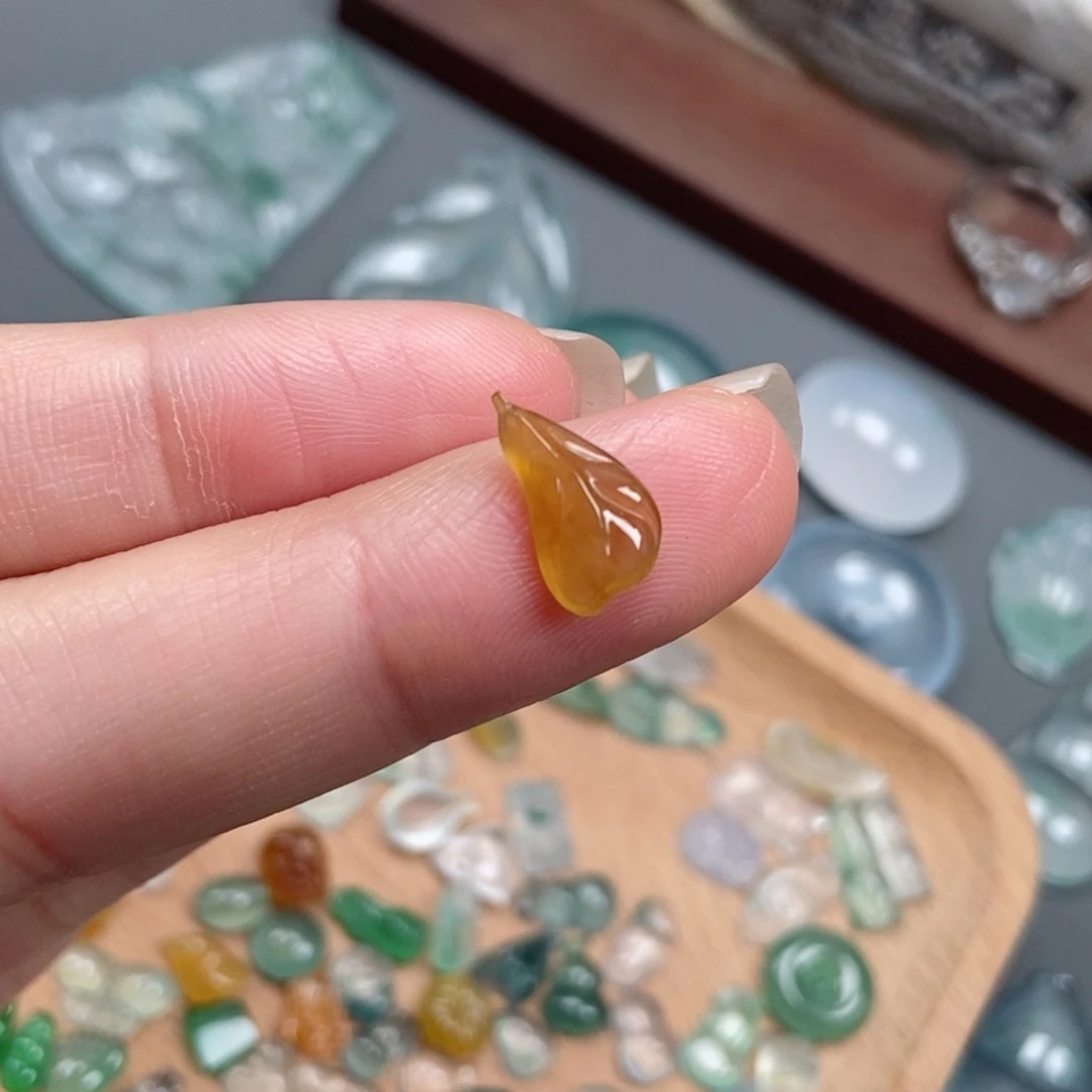 定制翡翠未镶嵌翡翠黄叶子