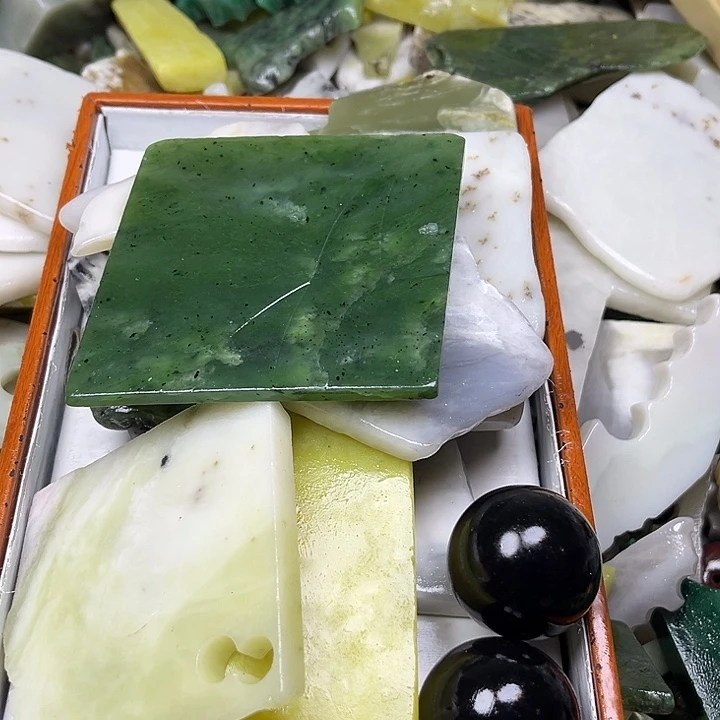 未镶嵌和田玉（糖玉）珠宝奇石左***恼
