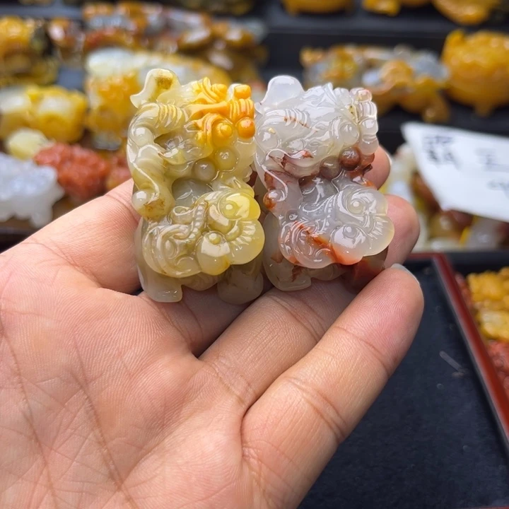 石英质玉（黄龙玉）未镶嵌颈饰