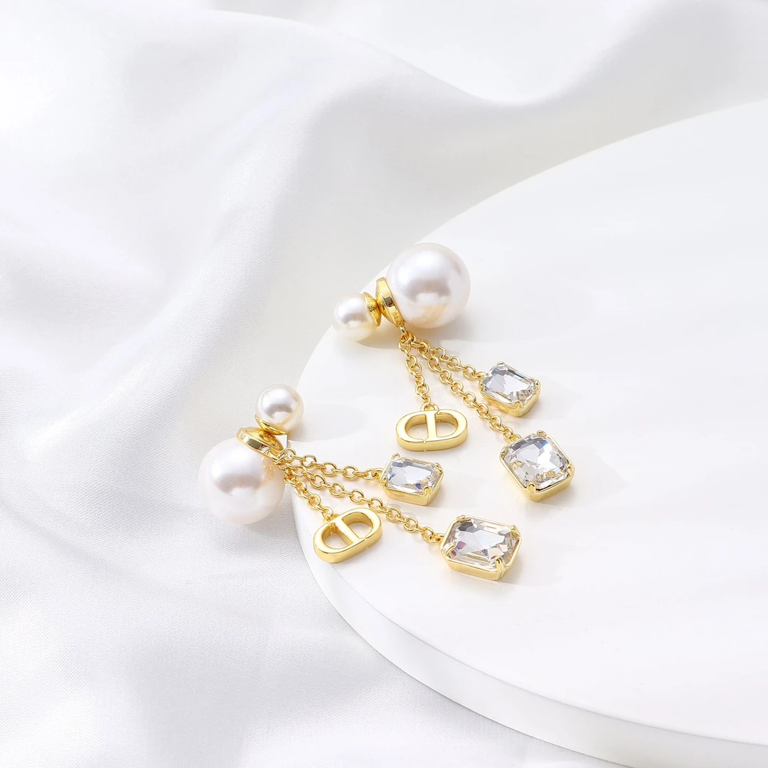 Tender Jinger 铜合金耳饰 秋冬新款冰糖流苏前后珠字母耳饰轻奢