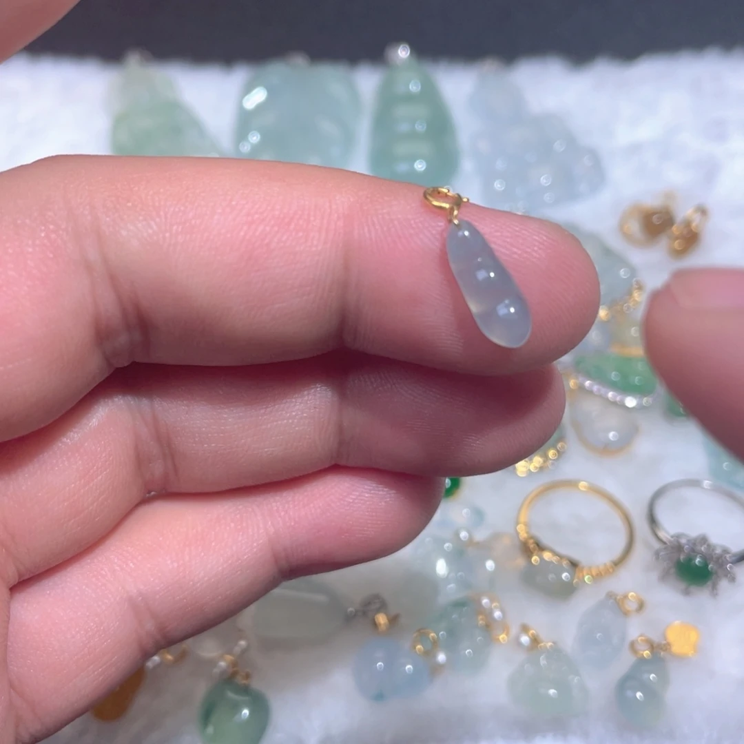 颈饰18K金镶嵌翡翠