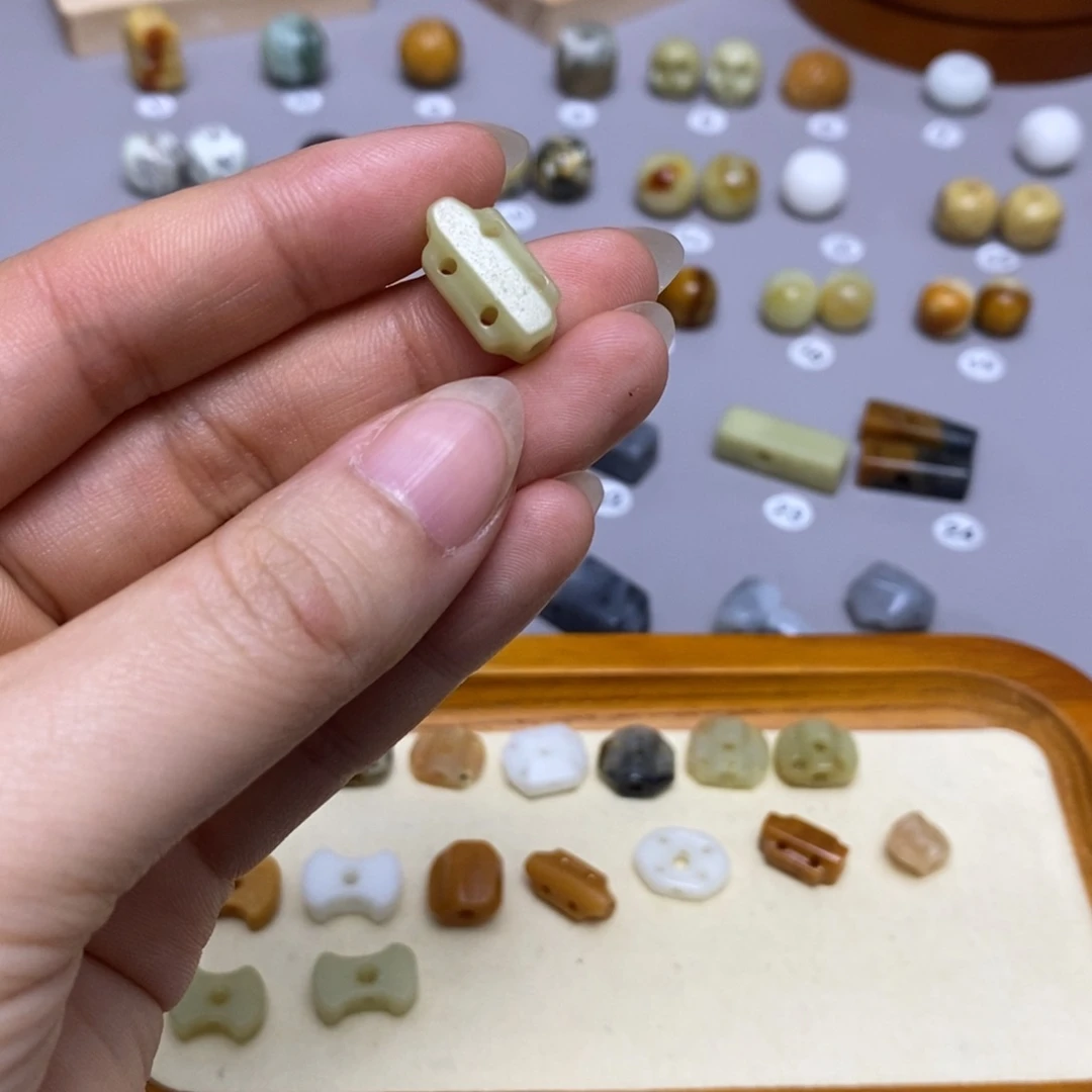 蛇纹石玉配饰合金冷**心