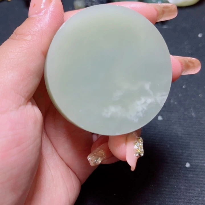 和田玉（糖玉）未镶嵌珠宝奇石