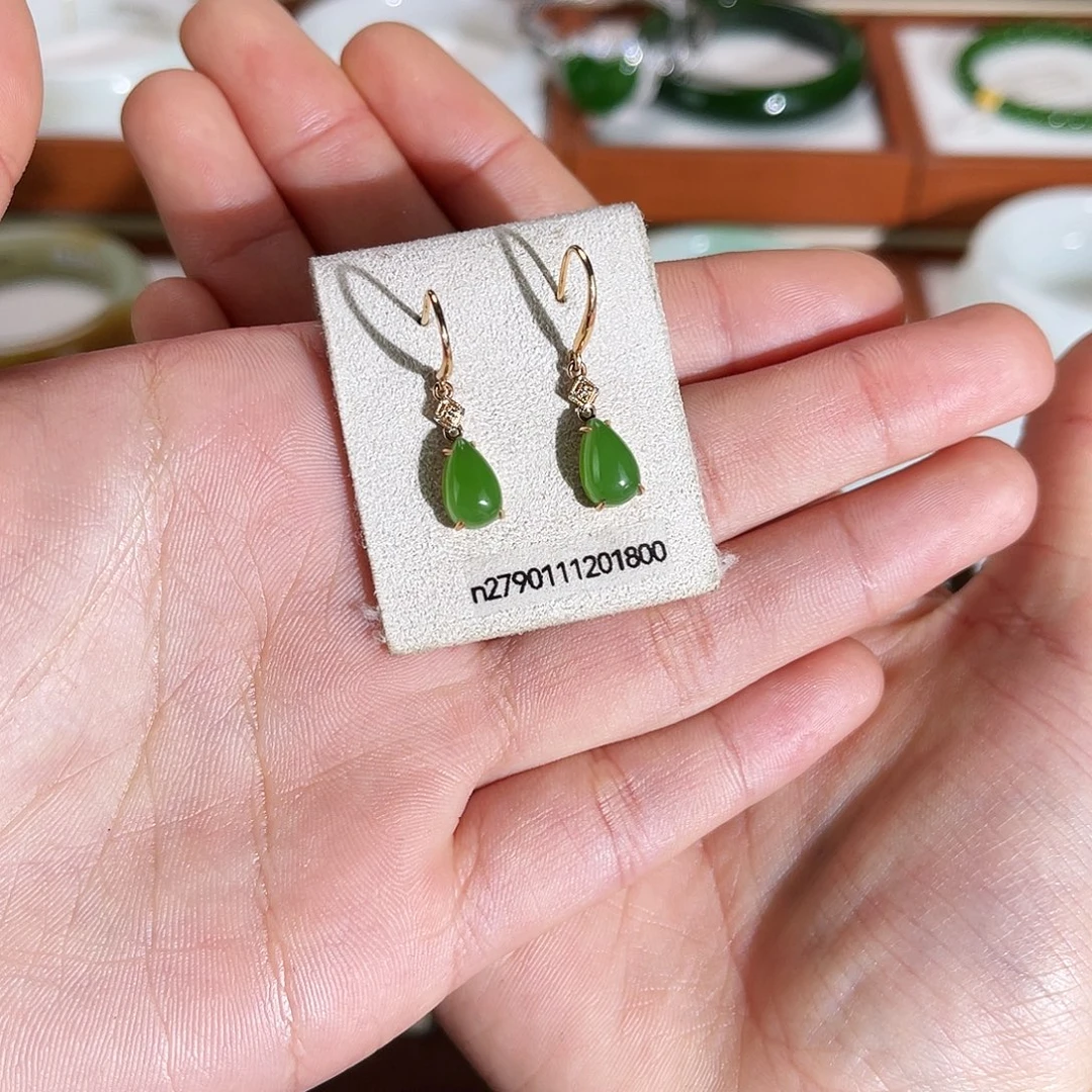 秋***亮和田玉18K金镶嵌耳饰