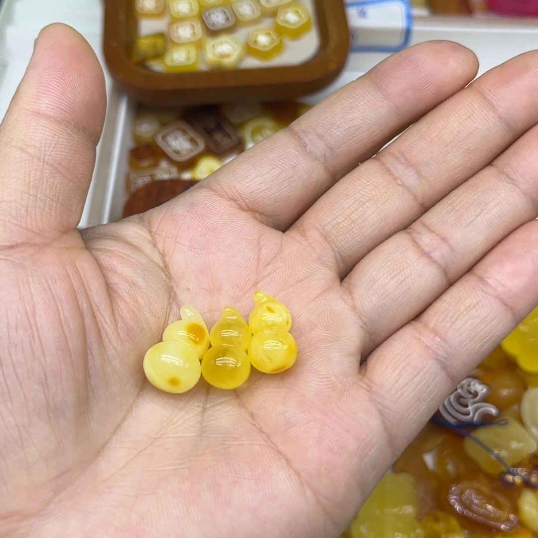 琥珀裸石未镶嵌嘻**作琥珀