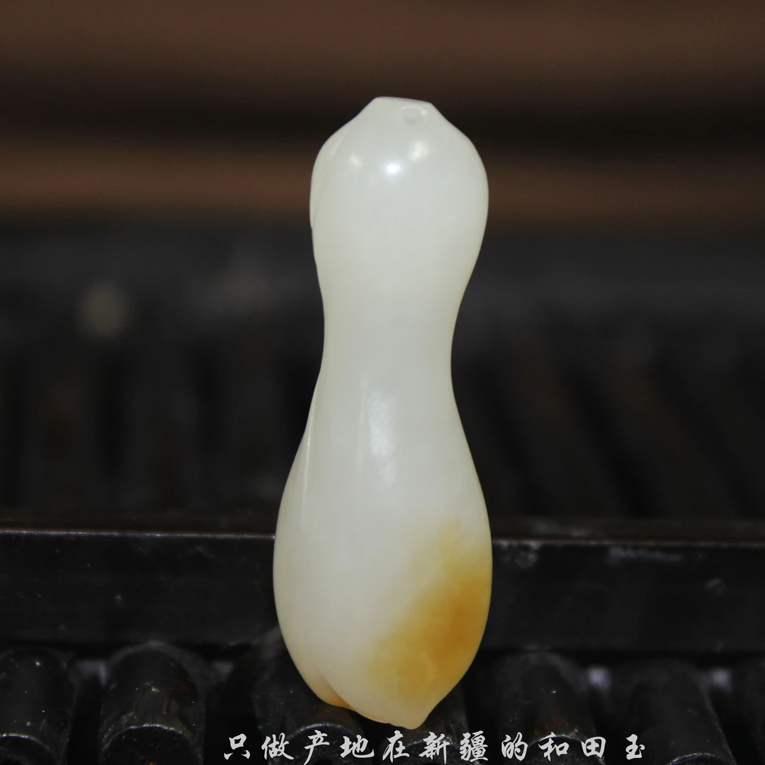 新疆和田玉且末料玉兰花挂件 糖白玉吊坠国风项链女士毛衣链9.3克