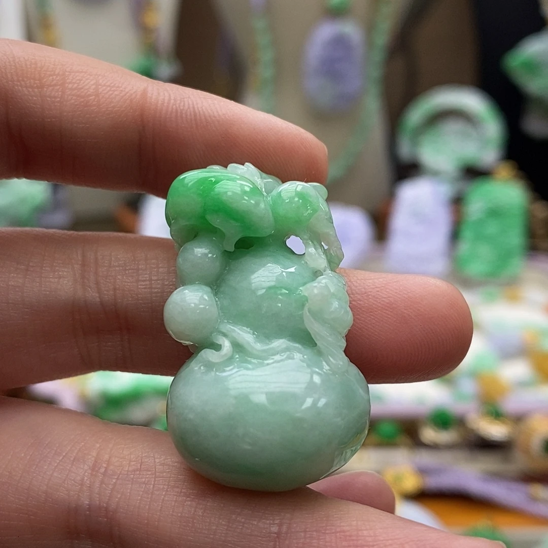 翡翠未镶嵌颈饰吊坠