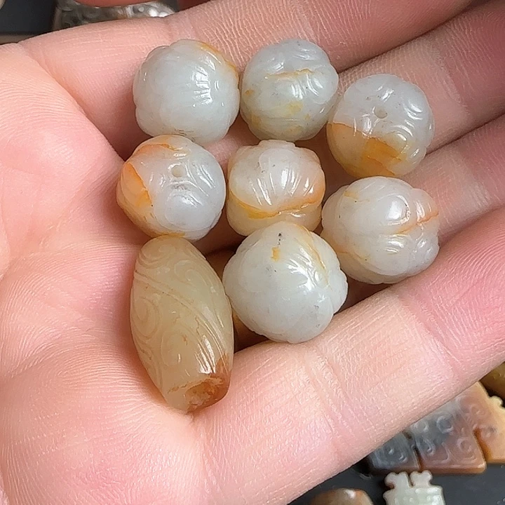 和田玉（糖玉）车挂未镶嵌用****峰