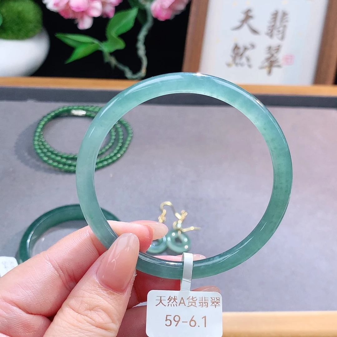 未镶嵌手镯（圆镯）翡翠