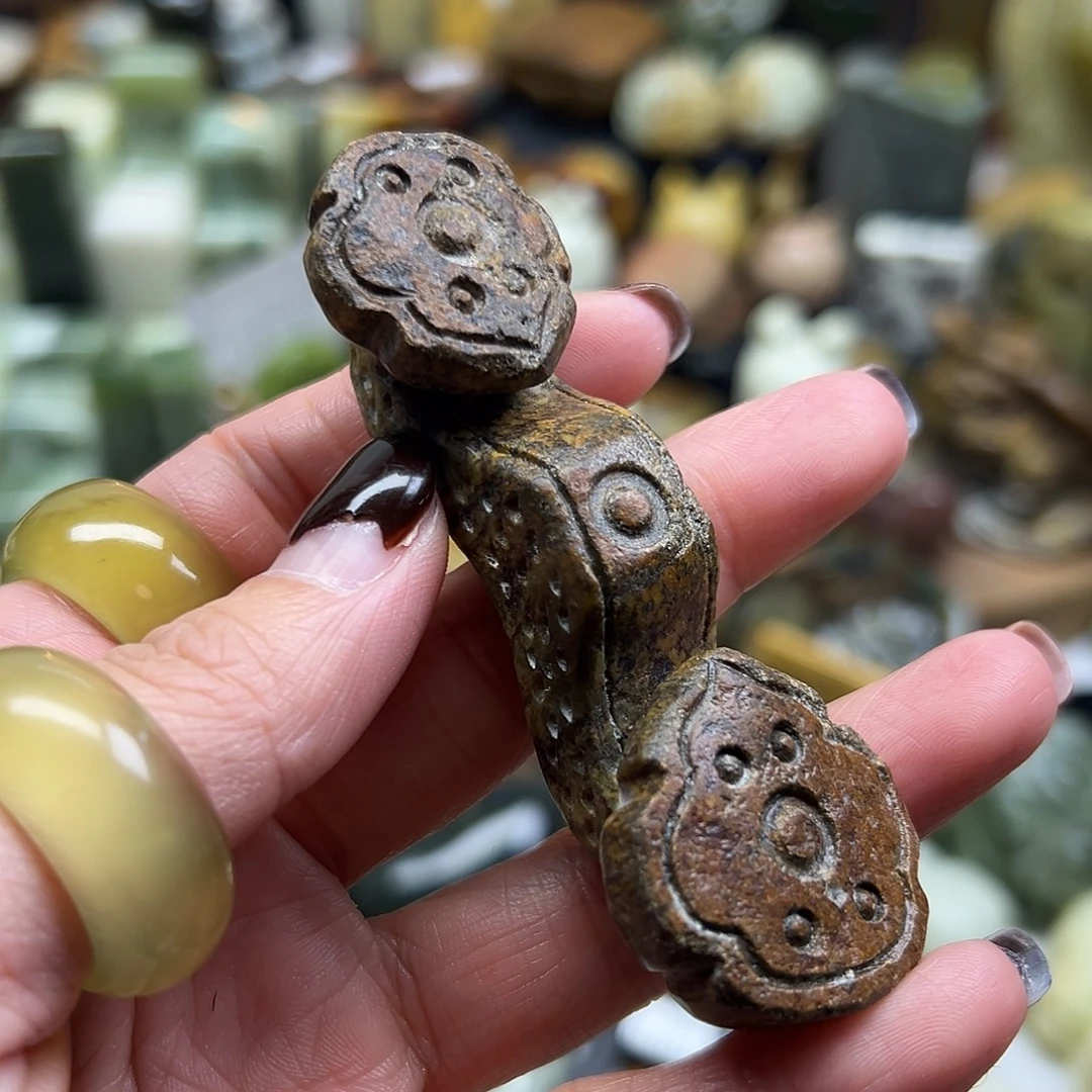 岫岩河磨玉（透闪石质玉）未镶嵌颈饰河磨玉如意手玩