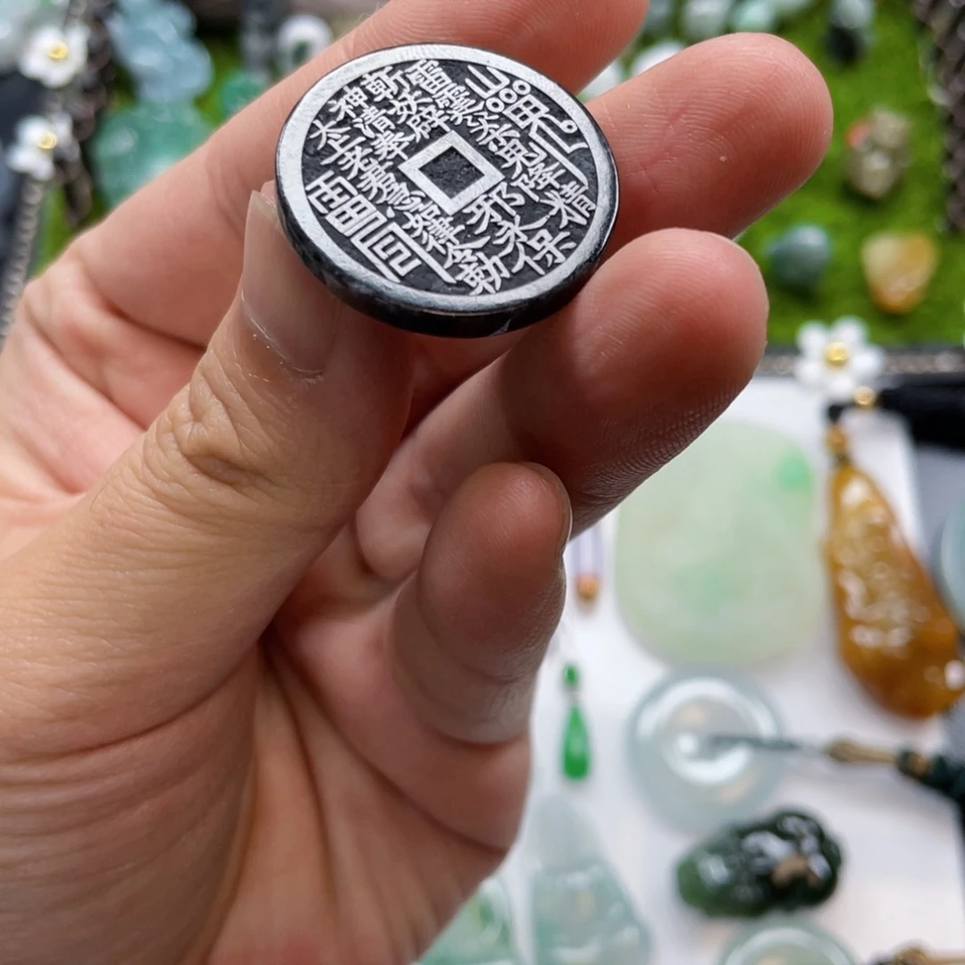 翡翠未镶嵌颈饰乌鸡山鬼