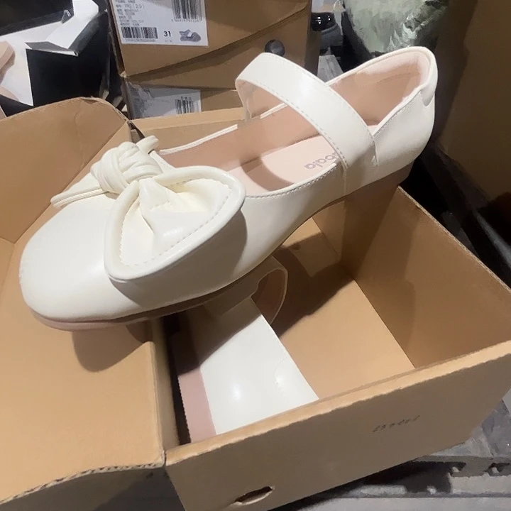 品牌女鞋捡漏38码。