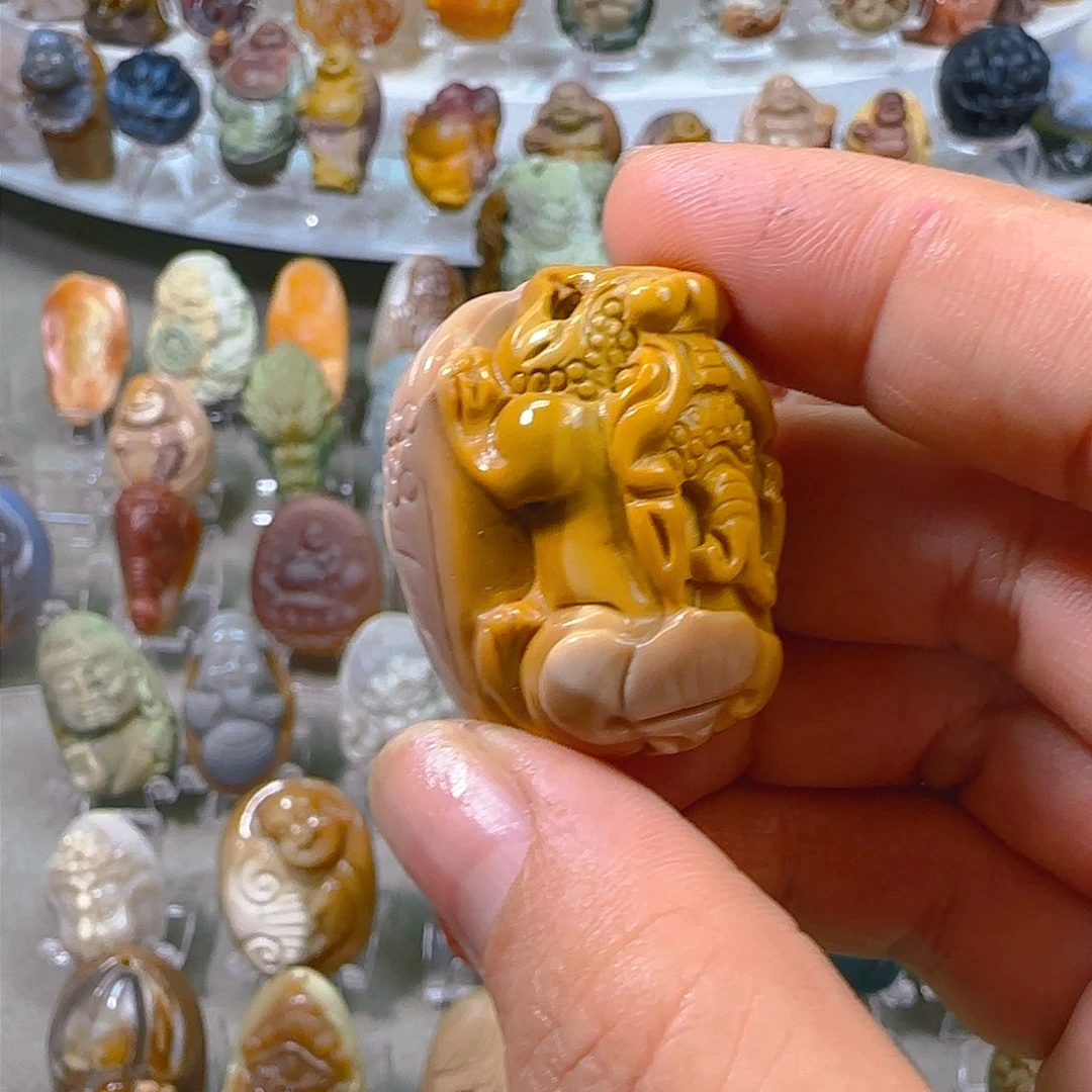 石英质玉吊坠未镶嵌天然阿拉善彩玉纯手工雕刻貔貅吊坠