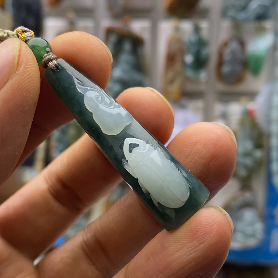 翡翠未镶嵌颈饰富