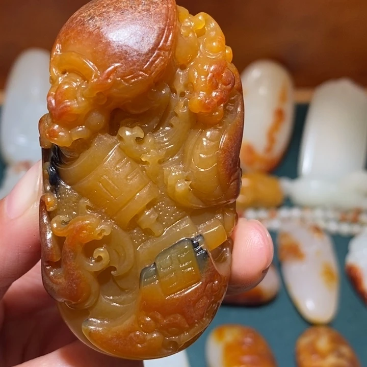 芒***果和田玉未镶嵌颈饰