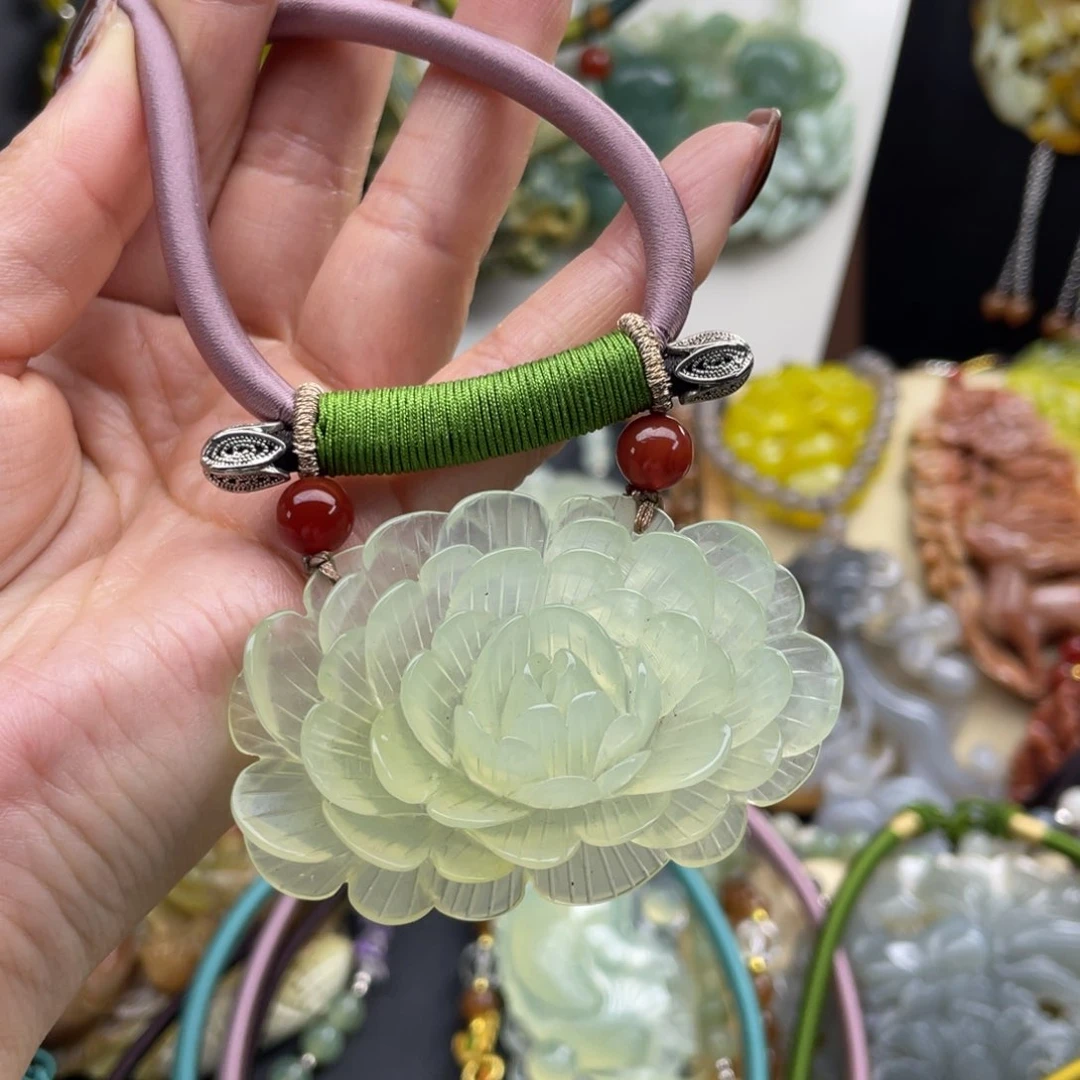 未镶嵌蛇纹石玉颈饰