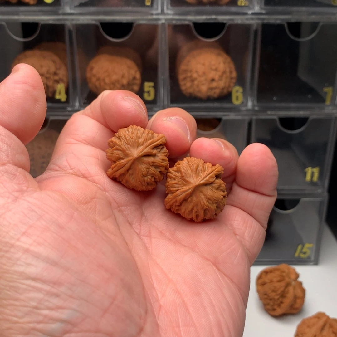 蹬***爸吊坠桃核文玩核桃123456