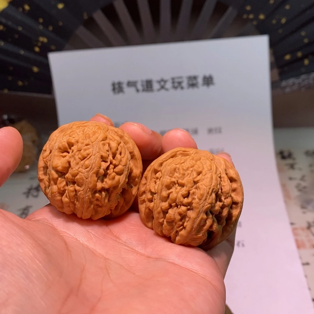 飞***r文玩核桃把件牡丹纹