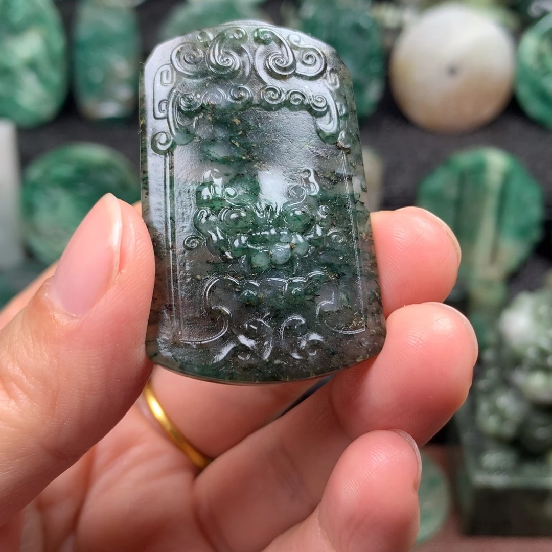 独山玉未镶嵌颈饰