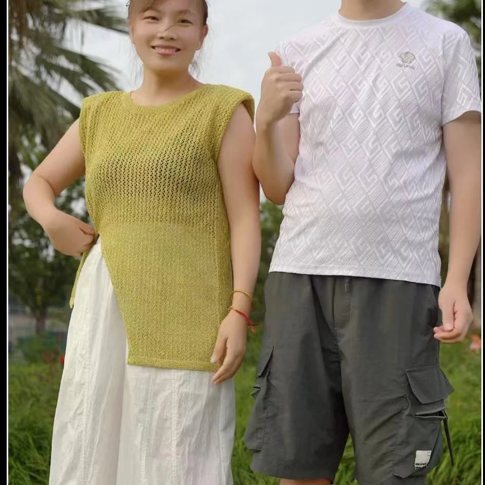 黄镂空不规则上衣白色灯笼裤套装