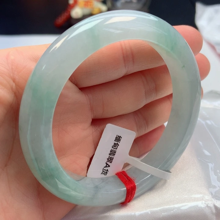 翡翠手镯未镶嵌58圈