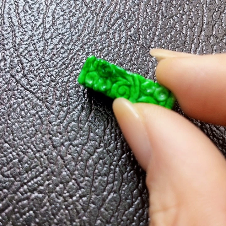 翡翠未镶嵌颈饰多样性