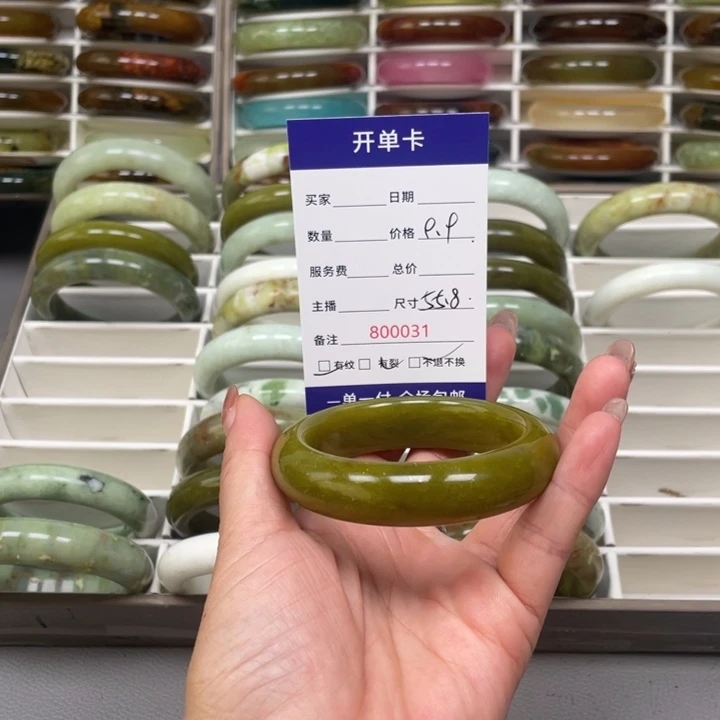 阿***：未镶嵌蛇纹石玉手镯