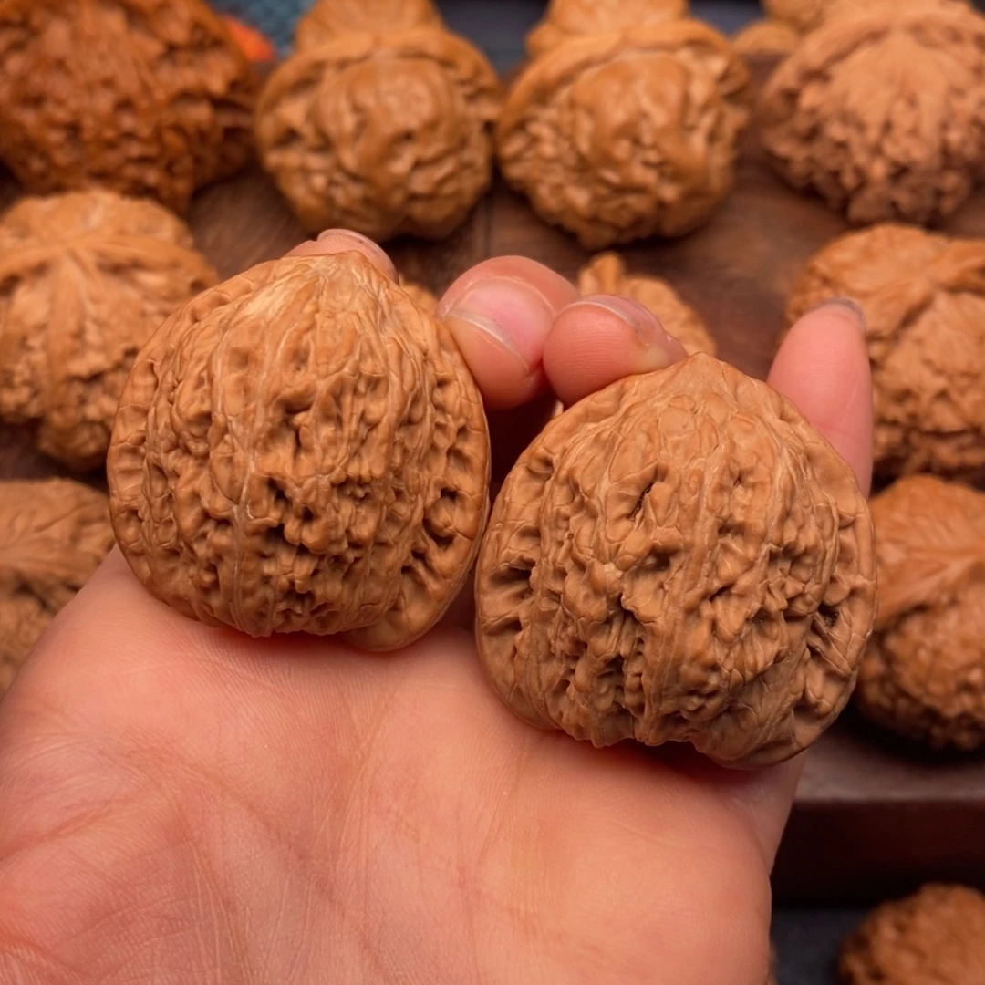 文玩核桃把件36全品绣球，老树原桩