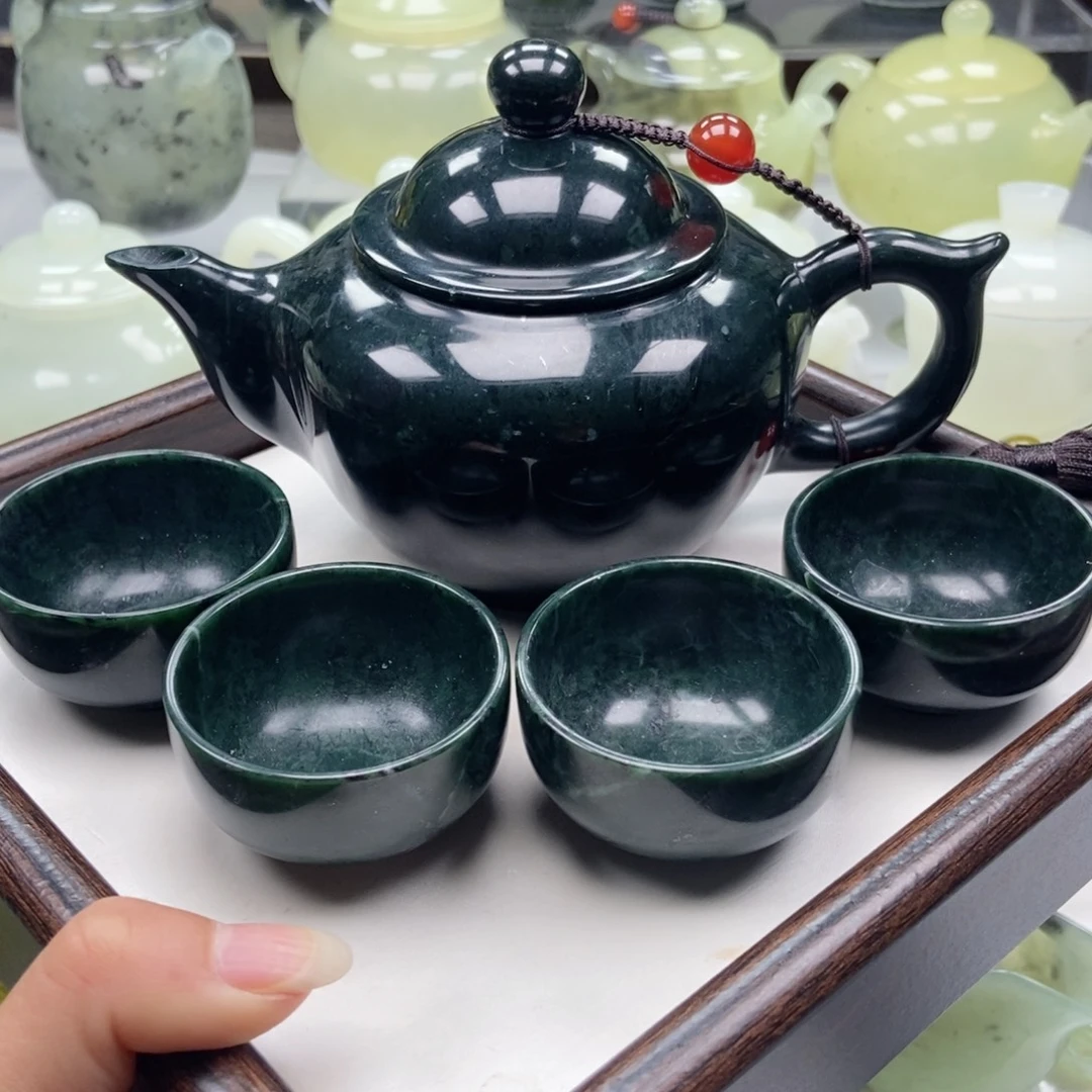 蛇纹石玉未镶嵌壶