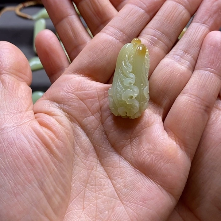 龙***树和田玉未镶嵌颈饰