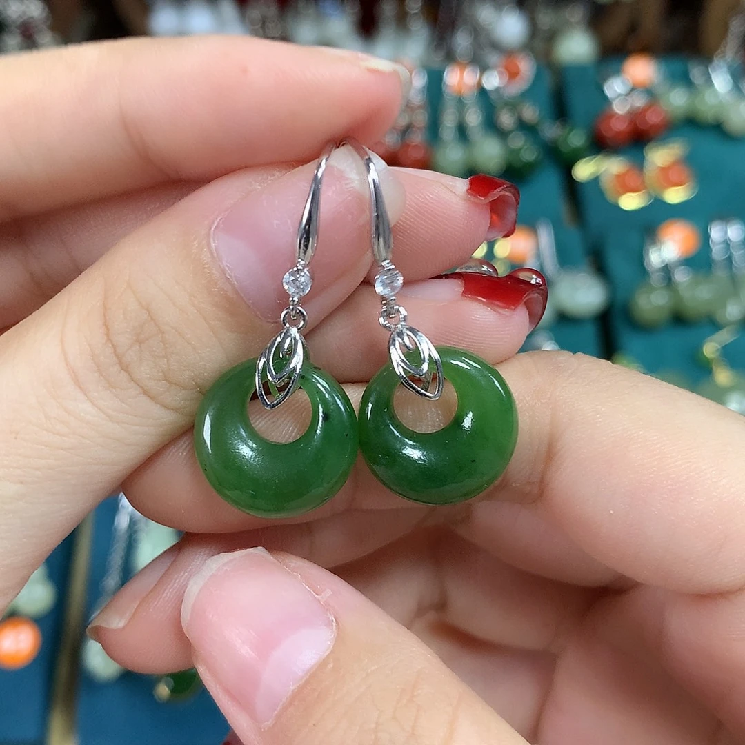 和田玉（碧玉）银S925镶嵌耳饰菠菜绿卡15左右