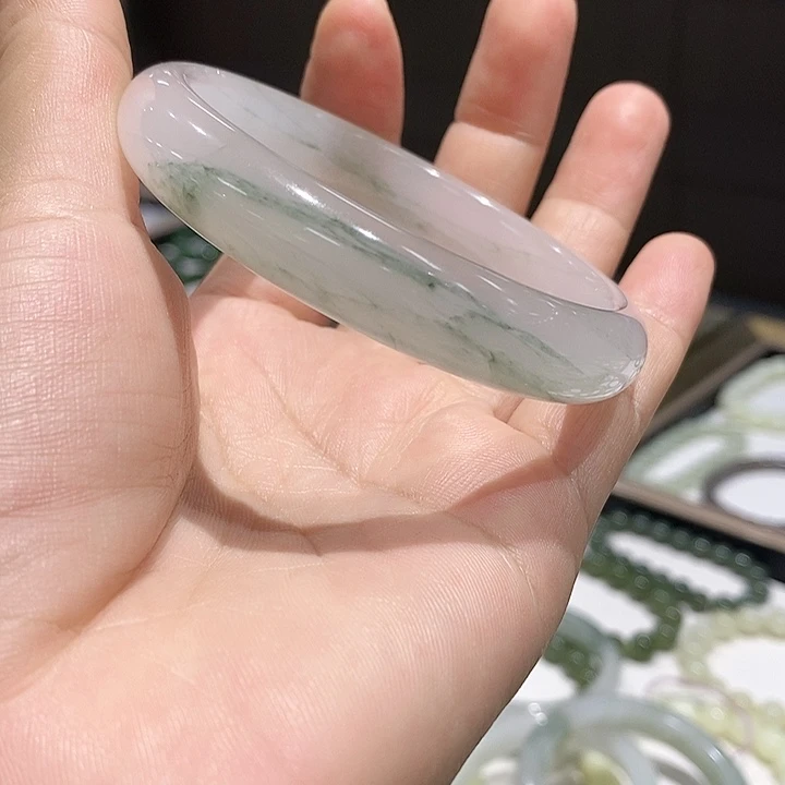 未镶嵌手镯石英岩玉