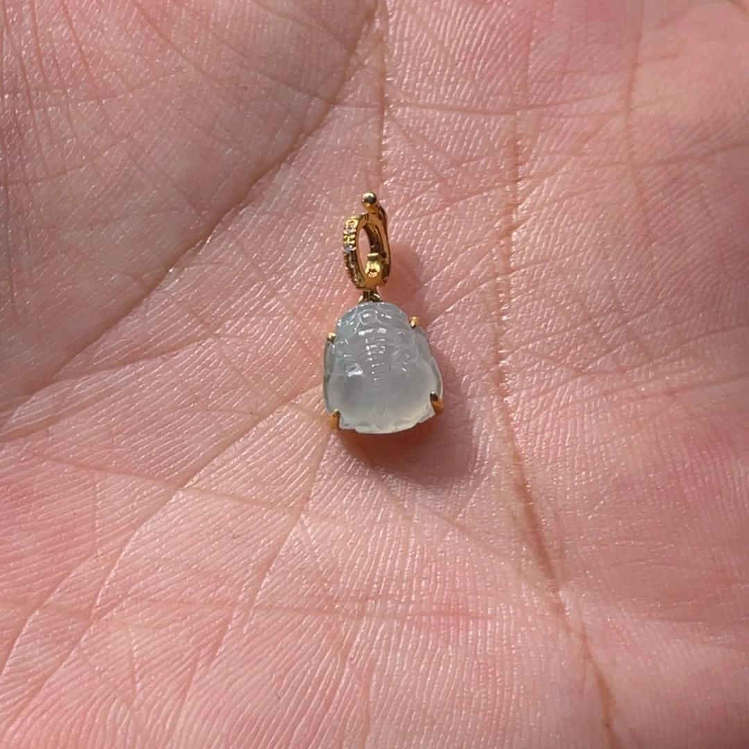 颈饰18K金镶嵌翡翠吊坠
