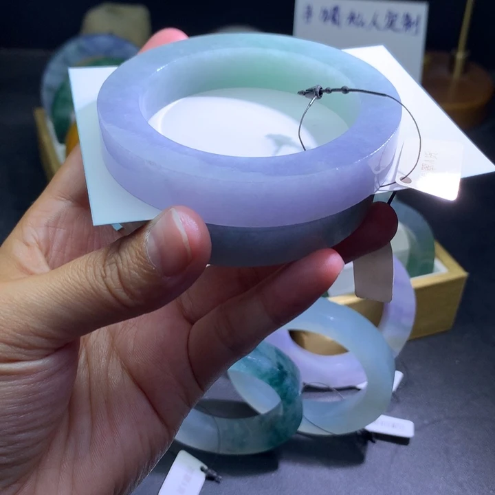 定制翡翠未镶嵌翡翠手镯