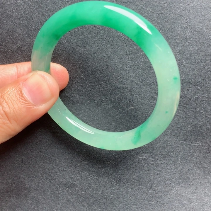 未镶嵌手镯石英质玉