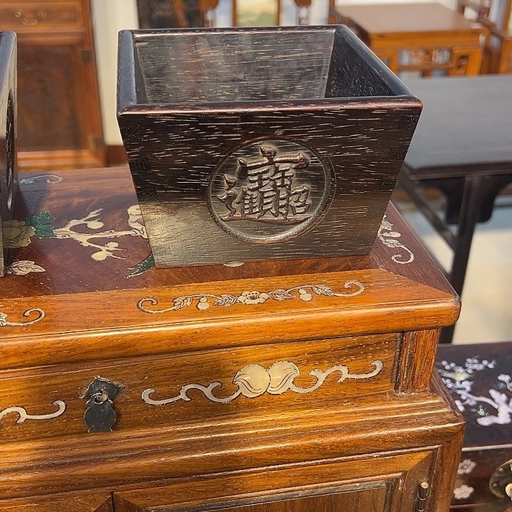 勇***行木小小叶紫檀米斗一个