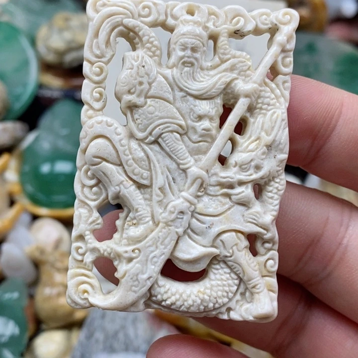 硅化珊瑚（珊瑚玉）未镶嵌颈饰