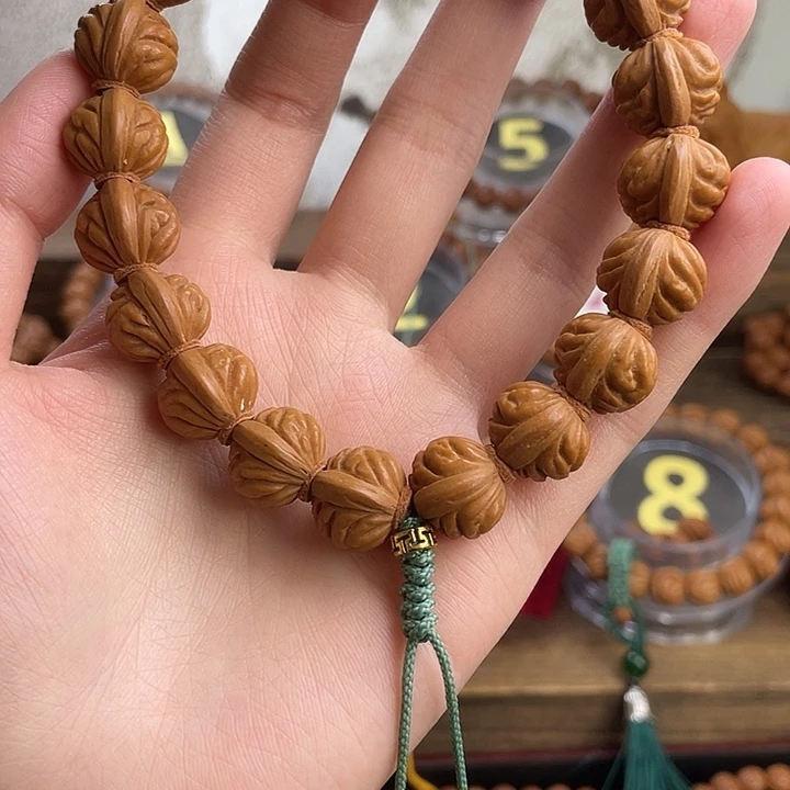 文玩核桃吊坠15小金豆